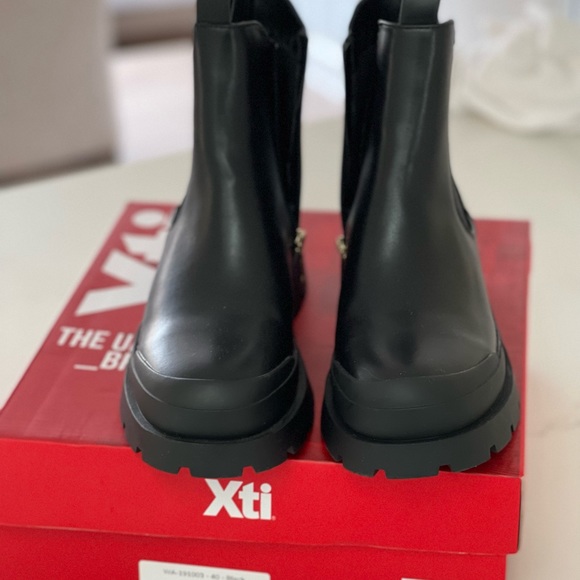 NEVER WORN Black Boots Women Size 9 - Picture 5 of 5
